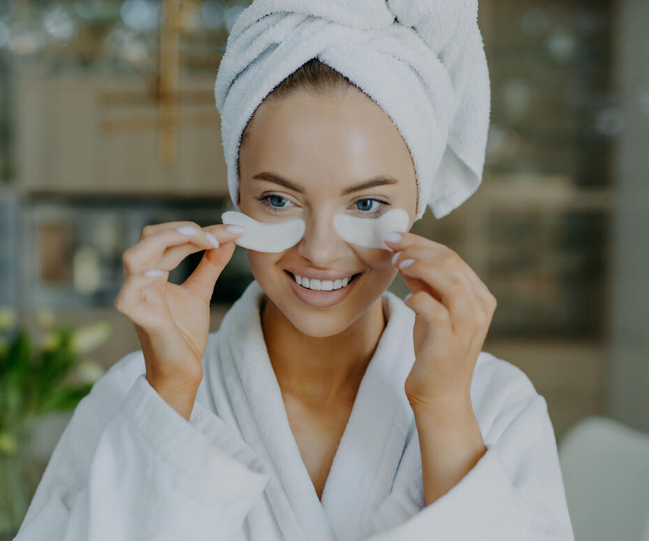 Ambiance tamisée avec objet discret à peine visible